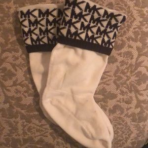 Micheal Kors Ivory Fleece/Sweater Insignia Top Slipper Socks Booties.